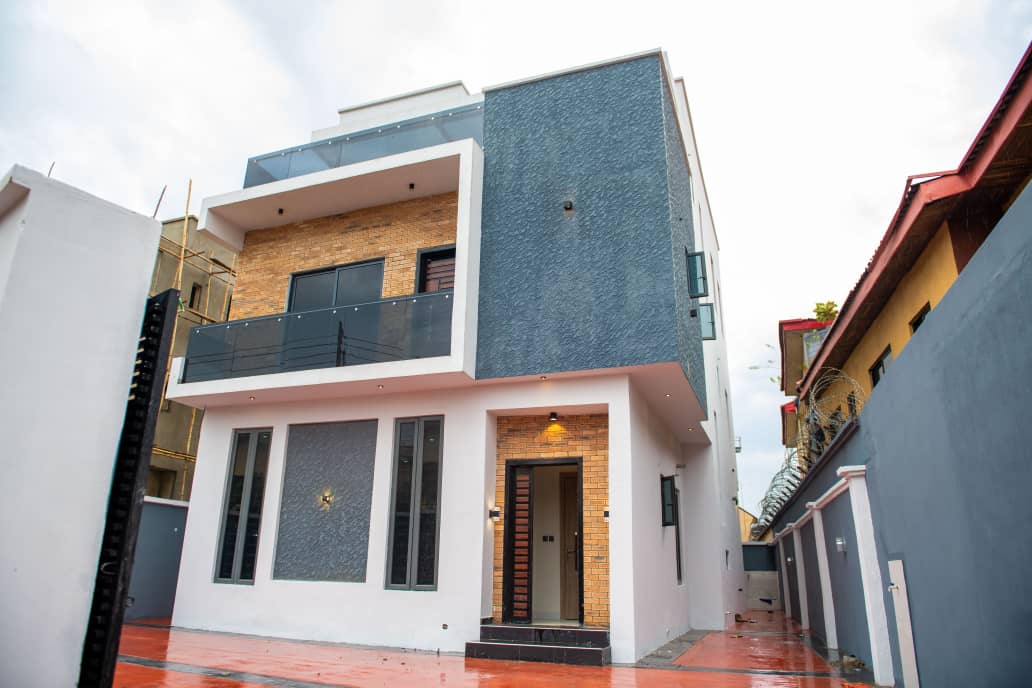 Luxury 5 bedroom duplex 